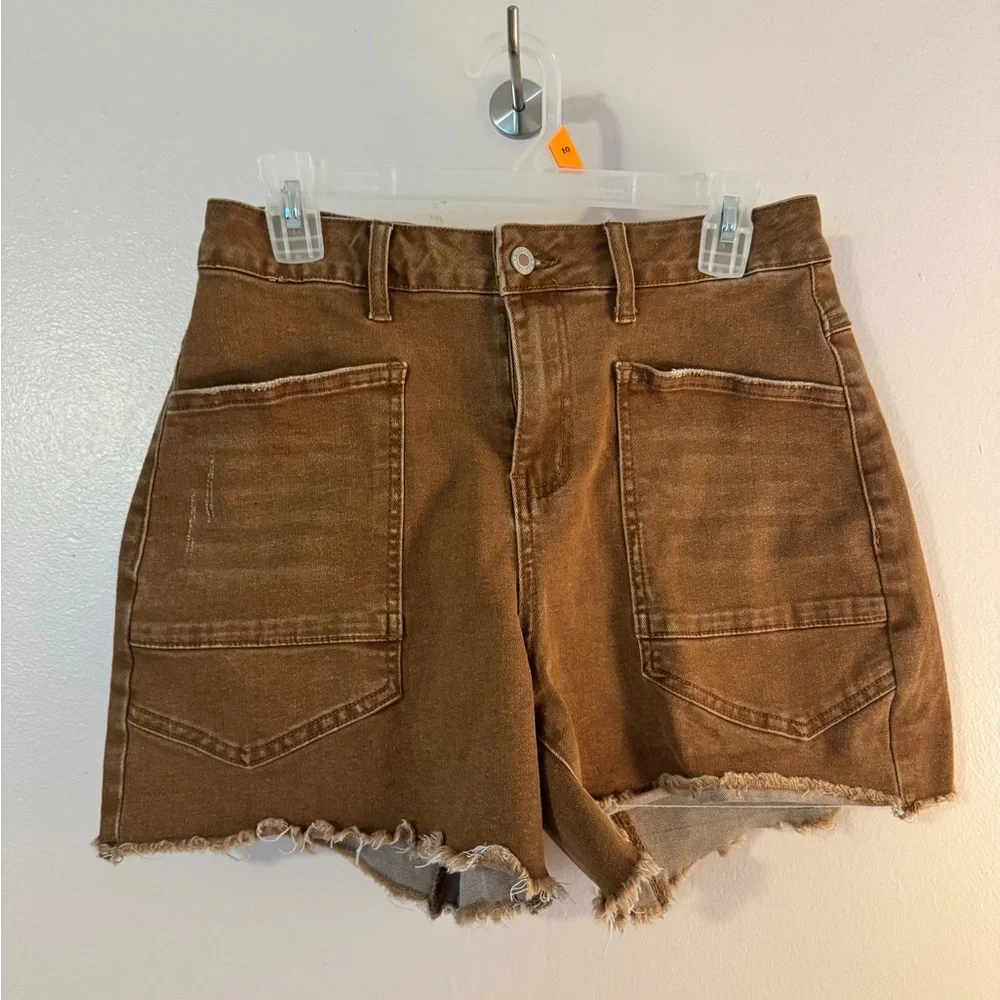 High-Rise Raw-Hem Denim Shorts in Brown and Black - Picture 2 of 5